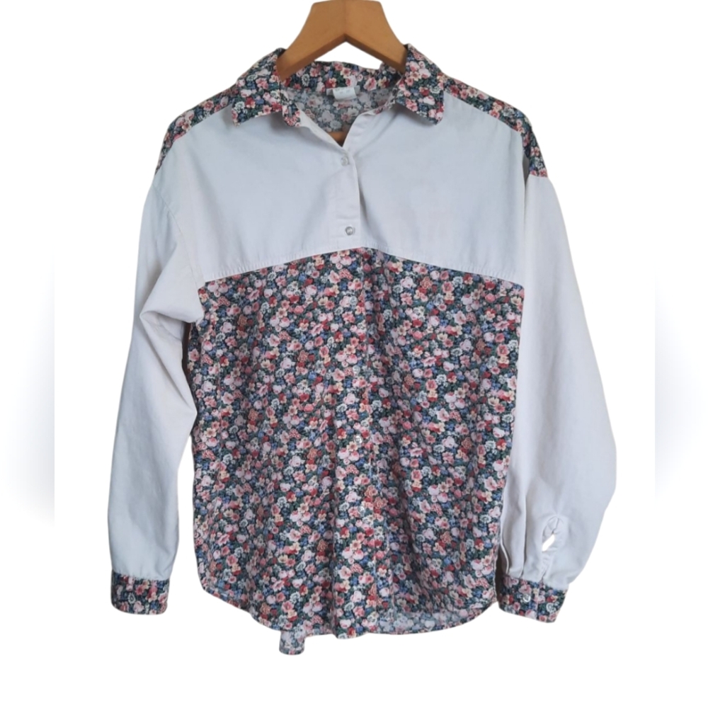 Vintage White & Floral Button Down Eclectic Unique Granny